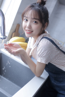 宝宝才三根手指湿成这样